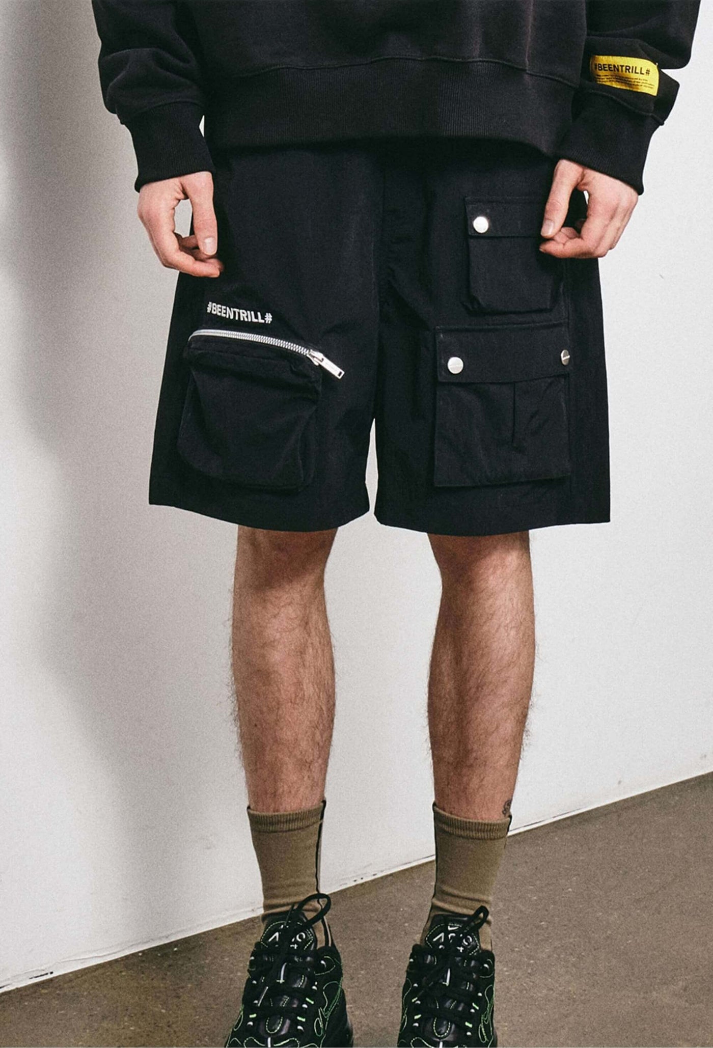 men-women-essential-windshield-comfortable-regular-fit-shorts-black